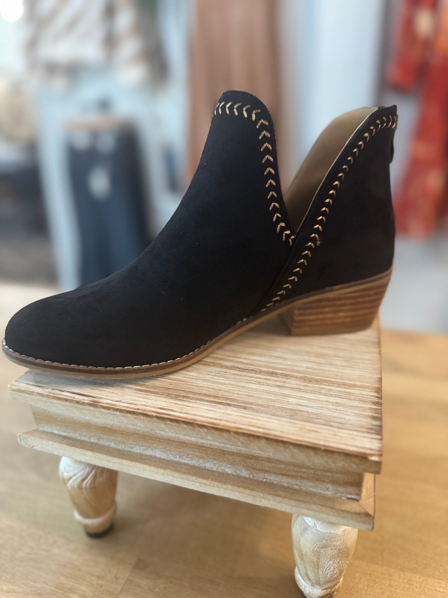 Corkys Bluffin, Black Faux Suede