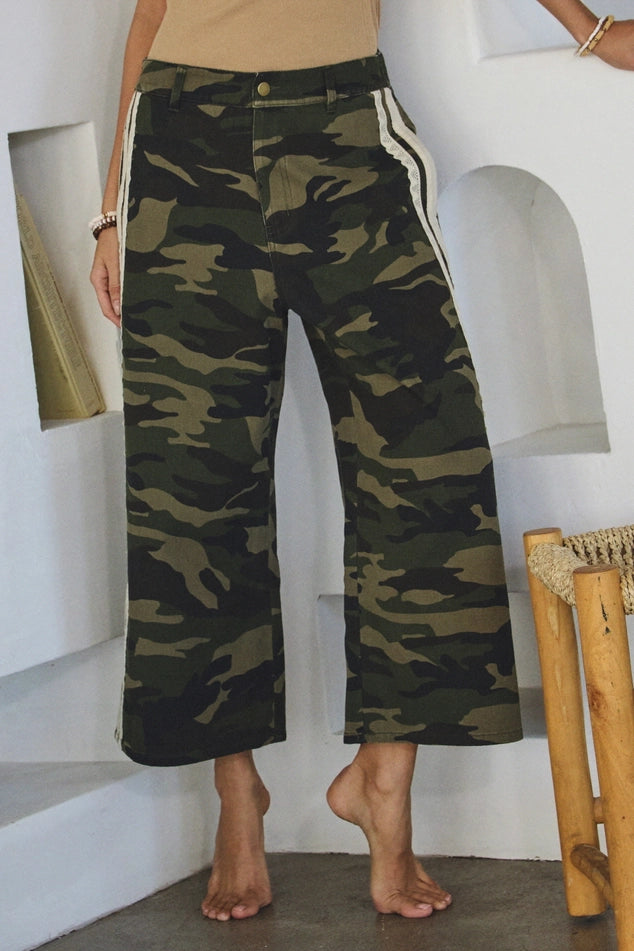 Camo Printed Cropped Pants