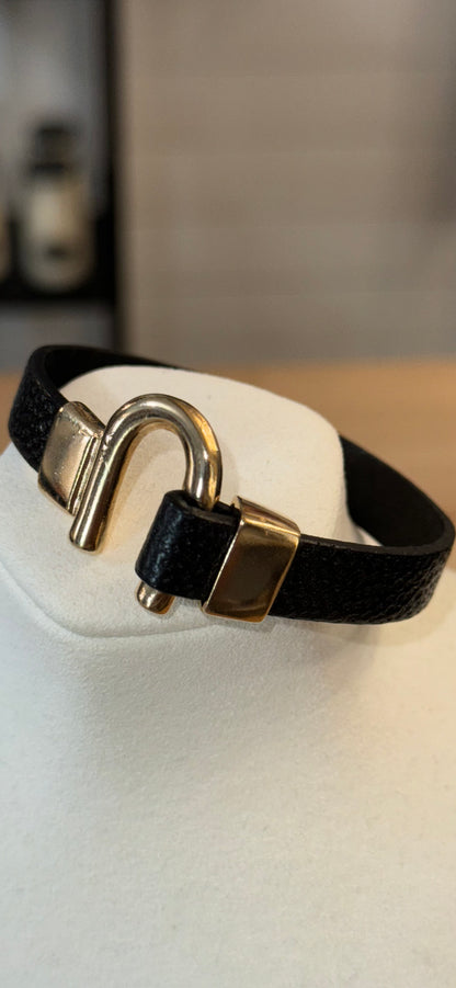 Single Horseshoe Leather Wrap