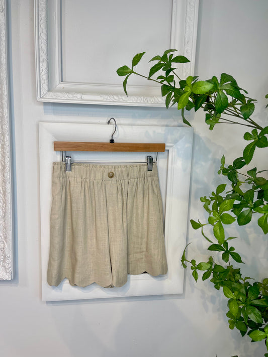 Scalloped Linen Short