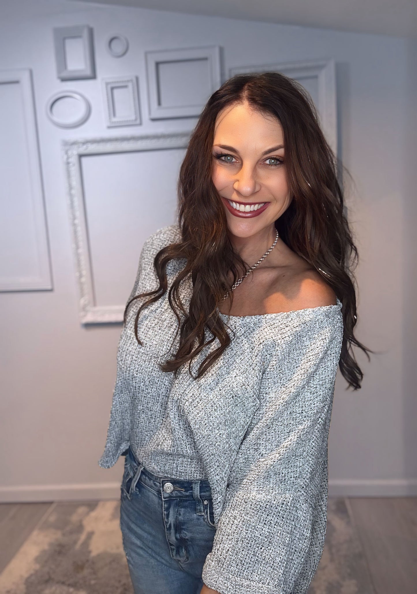 Short Roll-up Sleeve V-neck Top
