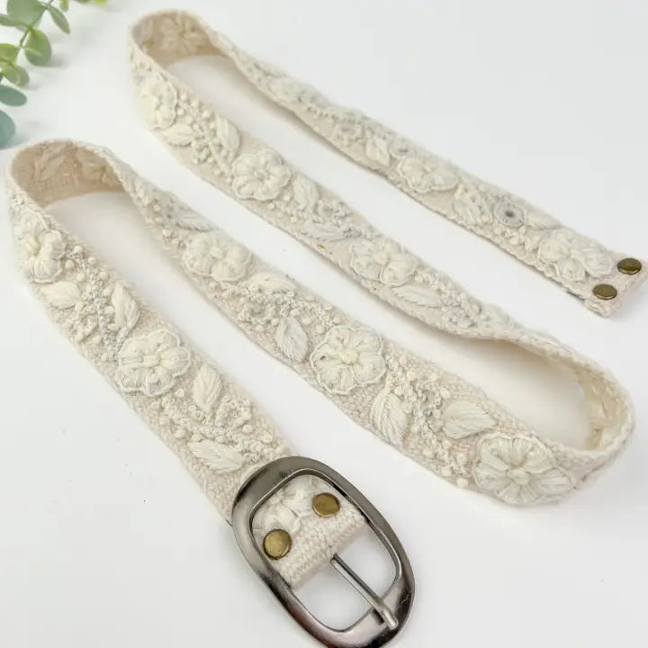 Florcita Blanca Skinny Embroidered Belt